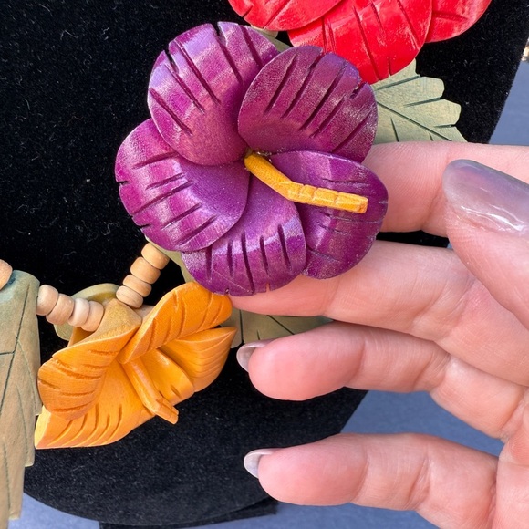 Stunning Tropical Hibiscus Floral Statement Necklace - Handcarved Wood - Picture 5 of 17